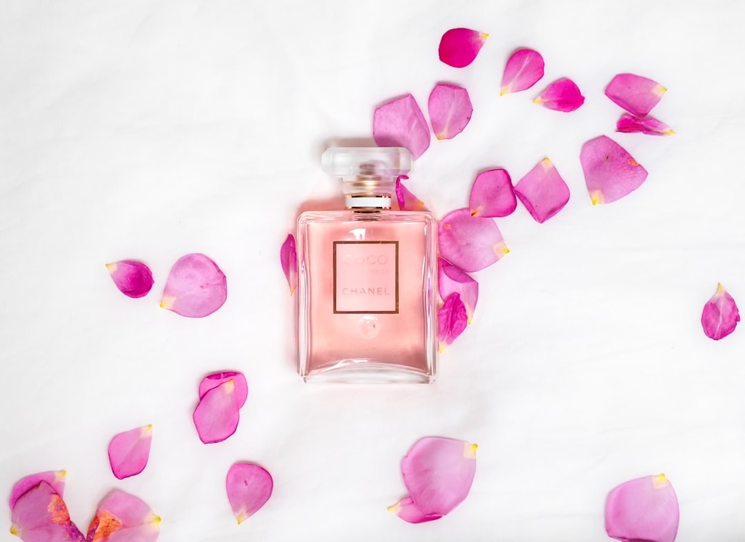 Creando tu Propio Perfume en Casa: ¡Descubre el Arte de la Perfumería Casera!