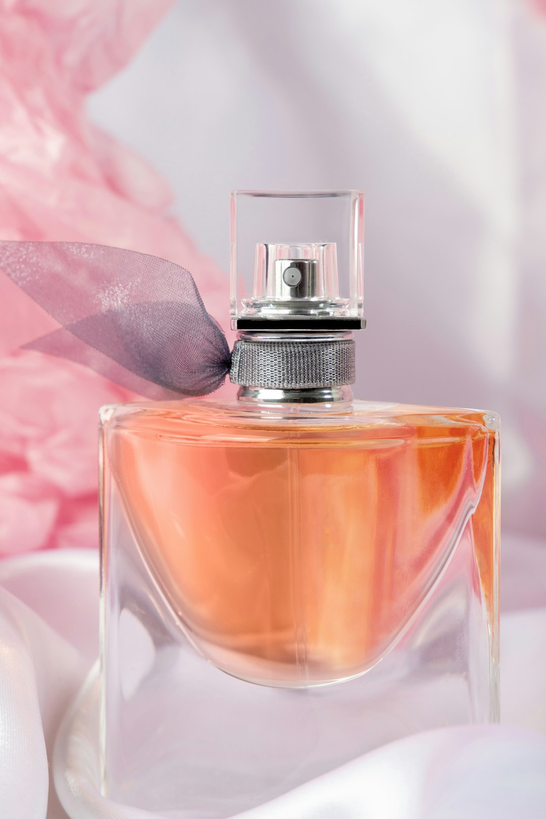 El Poder de los Aromas y Perfumes: La Psicología Detrás de los Sentidos